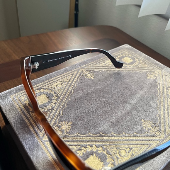 Balenciaga sunglasses - Picture 7 of 9